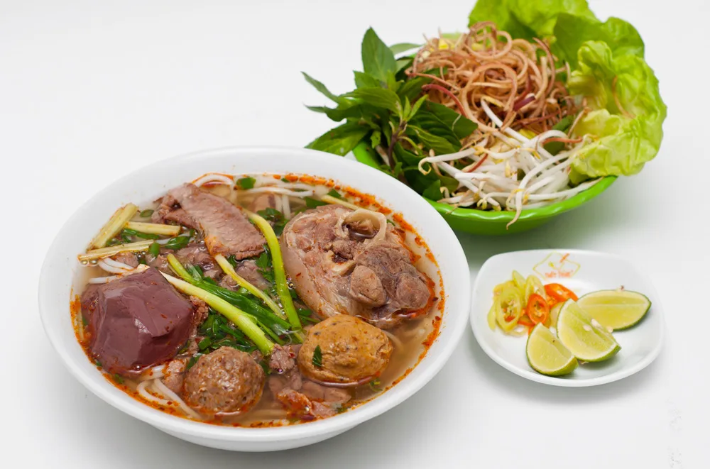 mon ngon o hue hanh trinh kham pha huong vi co do 2026