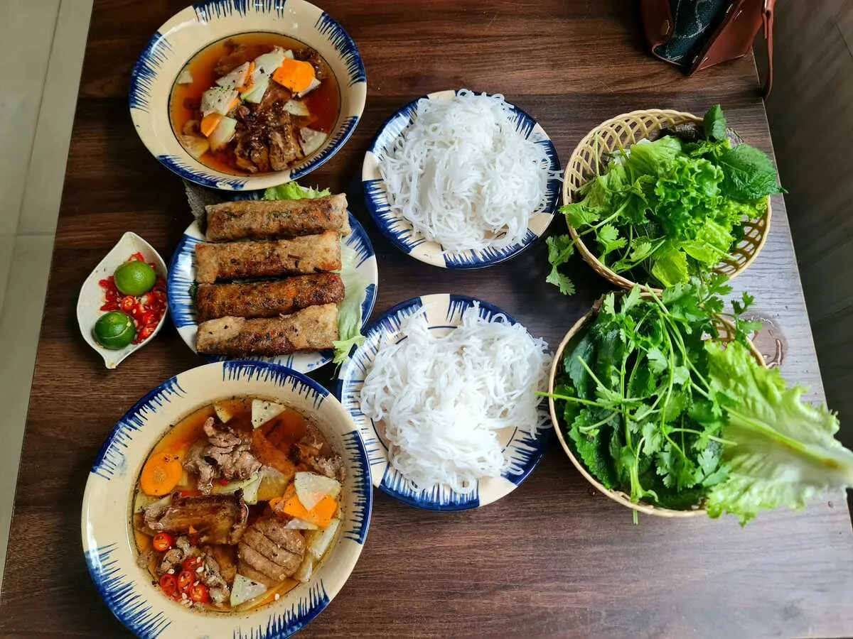 an-gi-ngon-re-o-ha-noi-nhung-mon-ngon-va-noi-thi-am-nen-thu-a